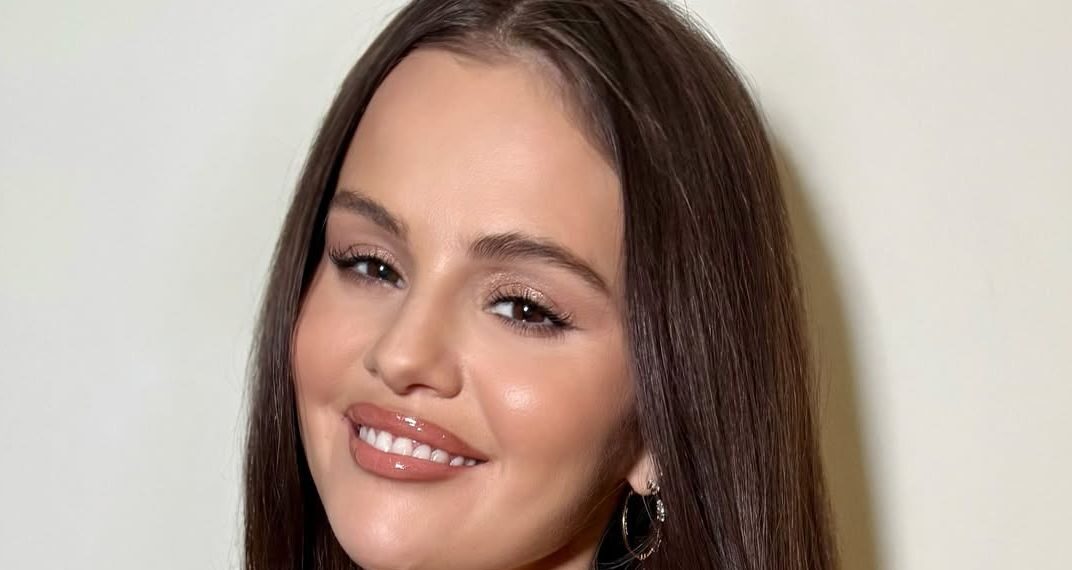 Selena Gomez’s Latest Hair Transformation Is All About ’90s Long Layers—and It’s Perfect for Round Faces