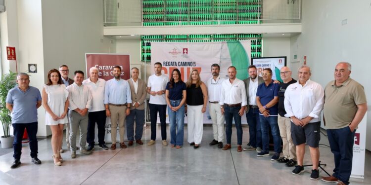 Los participantes en la presentación de la regata. - Foto: ALTER COMUNICACIÓN