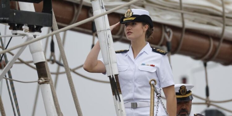 La princesa Leonor llega a Marín y finaliza su crucero de instrucción a bordo de Elcano