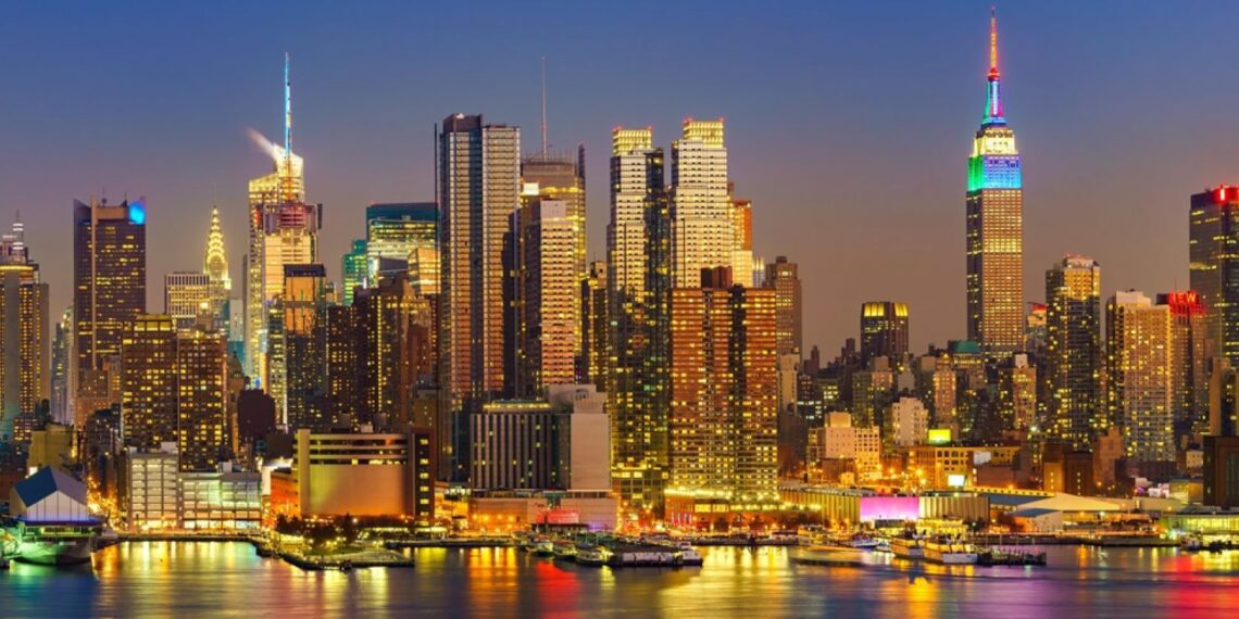 Las 10 mejores ciudades para viajar después del anochecer