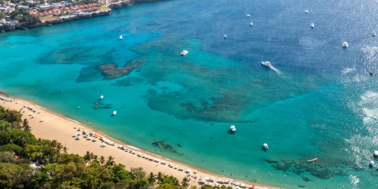 las playas y el ámbar más claro del mundo