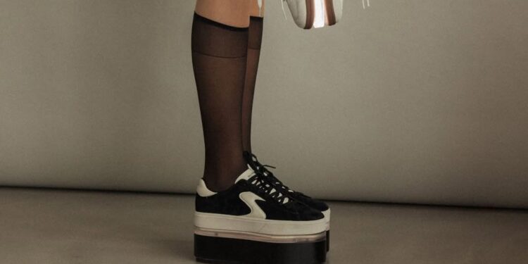 Los tenis Skechers con plataformas de los años 90 y 2000 están oficialmente de regreso