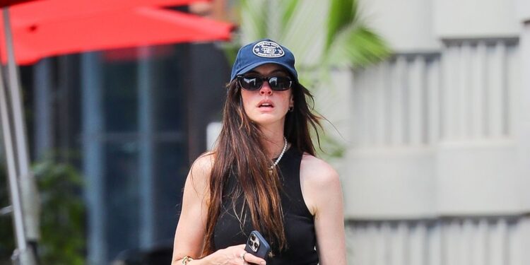 Anne Hathaway’s Cut-Out Jeans Are the Answer to Summer Denim Woes