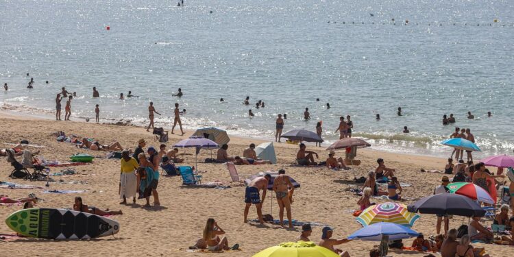 Los portugueses son los que menos gastan de Europa en vacaciones