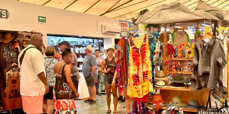 Mazatlán recibe al Navigator of the Seas, primer crucero del mes de julio