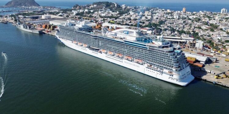 MAZATLÁN CUATRO CRUCEROS JULIO