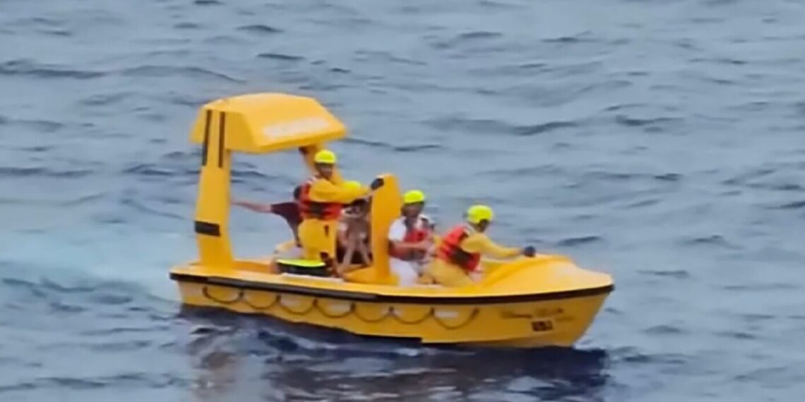 Padre salta al océano luego de que su hija cayera por la borda de un crucero de Disney