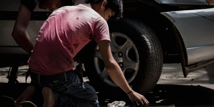 Trabajo infantil persiste en Mazatlán: detectan 8 casos en cruceros y zonas turísticas