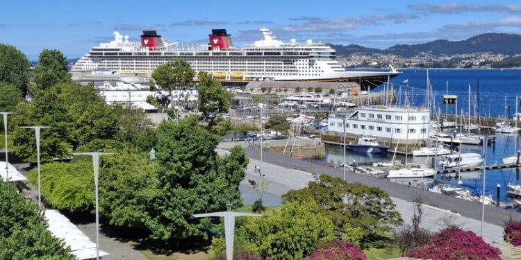 Primera escala del crucero “Disney Fantasy“ en Vigo
