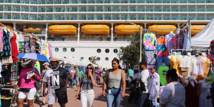 Puerto Vallarta registra baja en arribo de cruceros y pasajeros en primer semestre del año