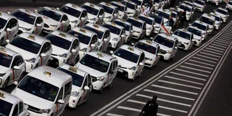 mínimo de viajes para los vehículos adaptados, licencia por puntos y ESO obligatoria para los conductores