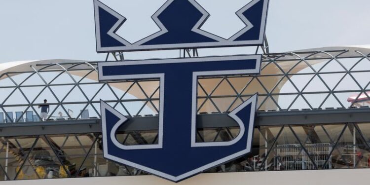 Royal Caribbean eleva previsión de beneficios anuales gracias a la sólida demanda de cruceros