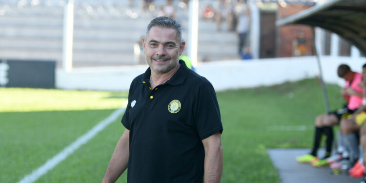 Federal A: Sergio Arias dejó de ser el entrenador de Crucero del Norte
