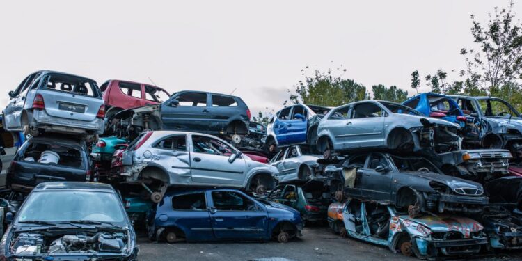 Un joven trabaja en diez empresas de viajes compartidos y en todas tenía pensado un final muy rentable para los coches