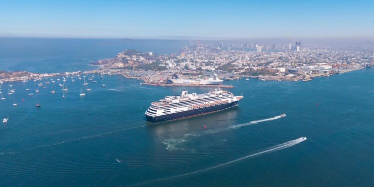 Suman 227 mil 138 cruceristas que han visitado Mazatlán en 2025