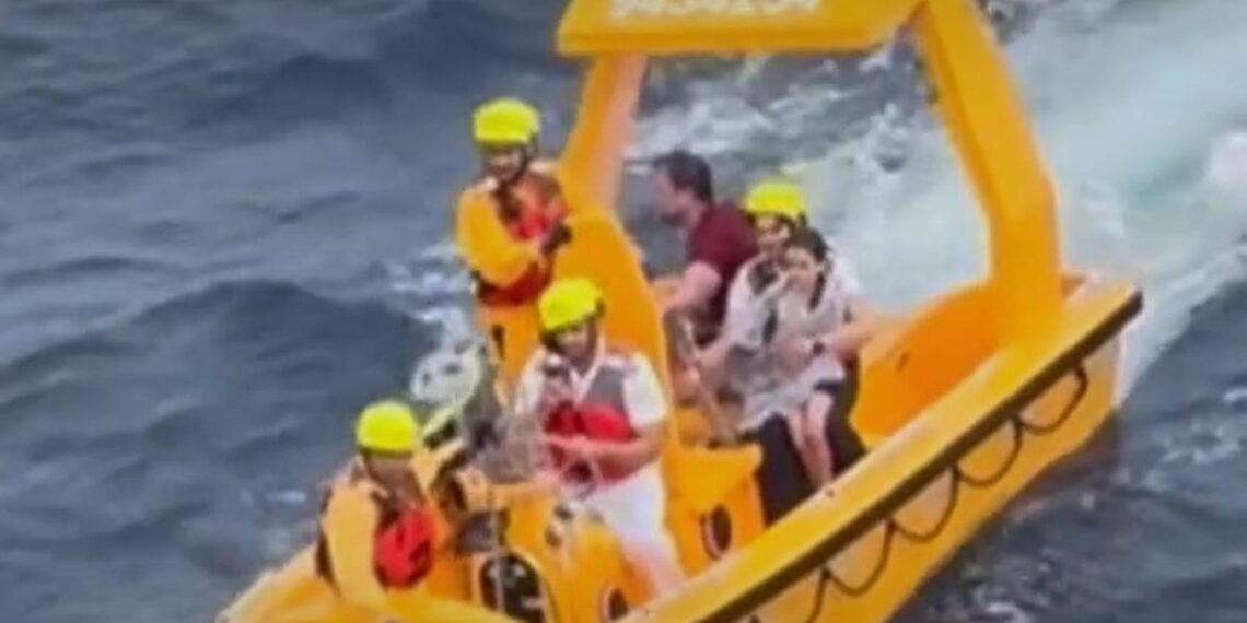 Una niña cae por la borda de un crucero de Disney y su padre se lanza al agua para salvarla