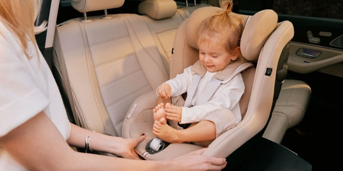 Viajes en coche con niños: 5 claves para evitar el calor y los atascos