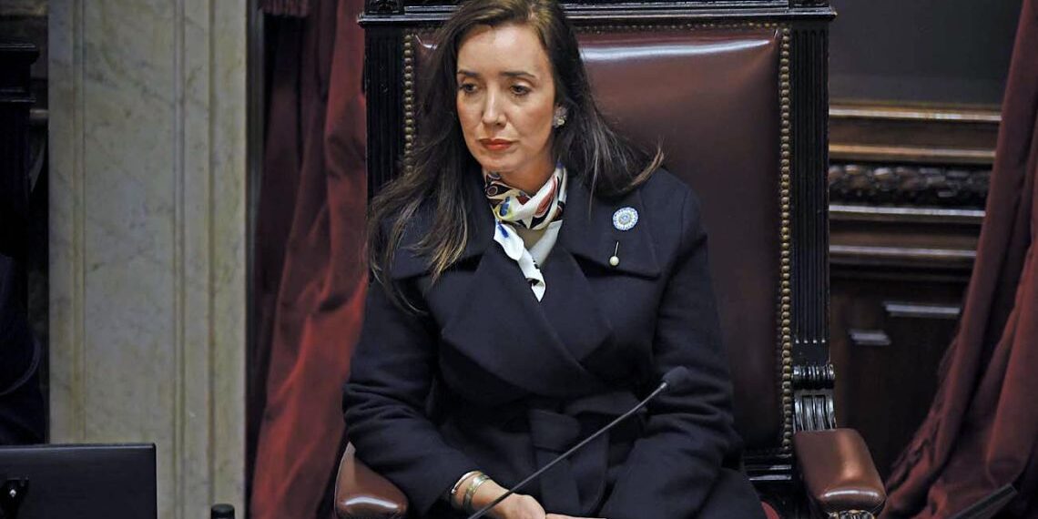 Aislada, Villarruel le pegó duro a Milei: “Que ahorre en viajes y en la SIDE”