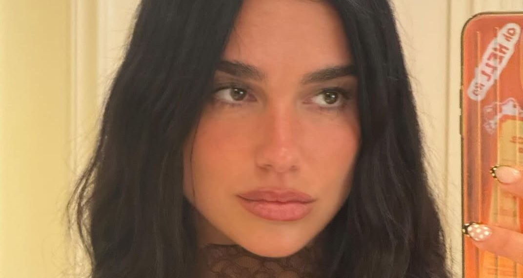 Spotted! Dua Lipa With Summer's Trendiest Manicure