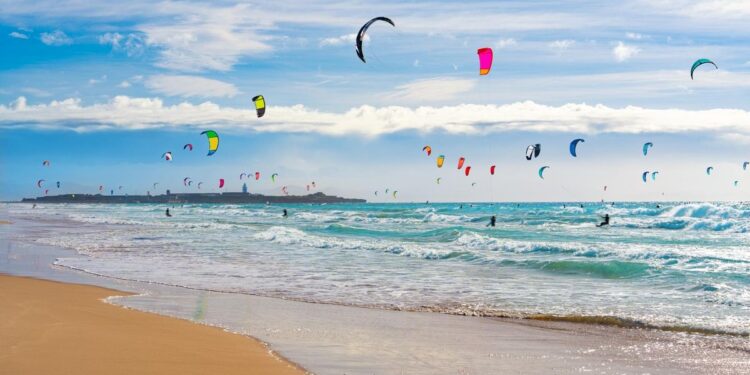 Los 5 mejores destinos de España para practicar Kitesurf.