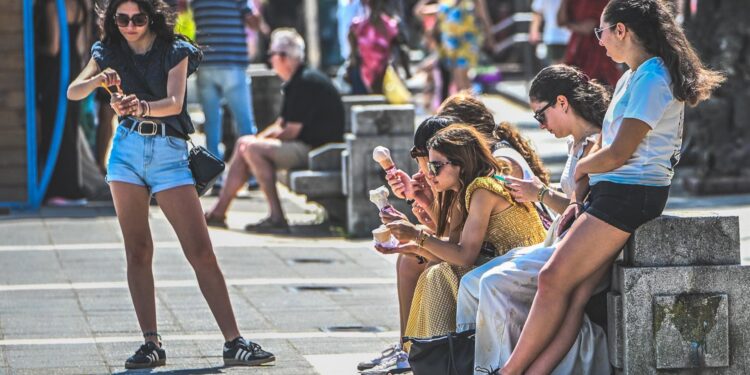 Incremento del 4% en ingresos de agencias de viajes españolas durante el primer semestre de 2025