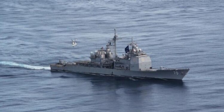 Crucero lanzamisiles y submarino estadounidense preocupan a Venezuela