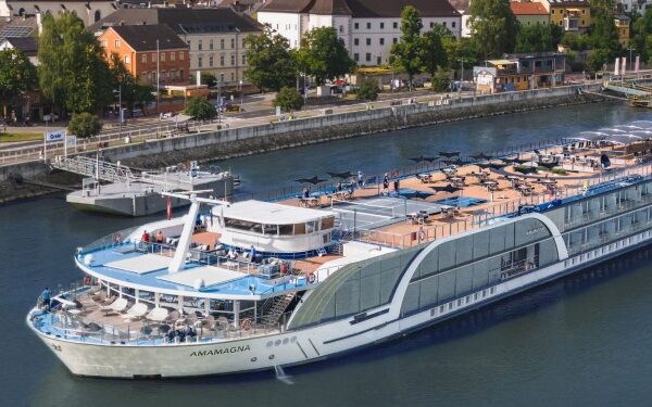 AmaWaterways River Cruises celebra Día del Pickleball con una cancha completa a bordo del AmaMagna
