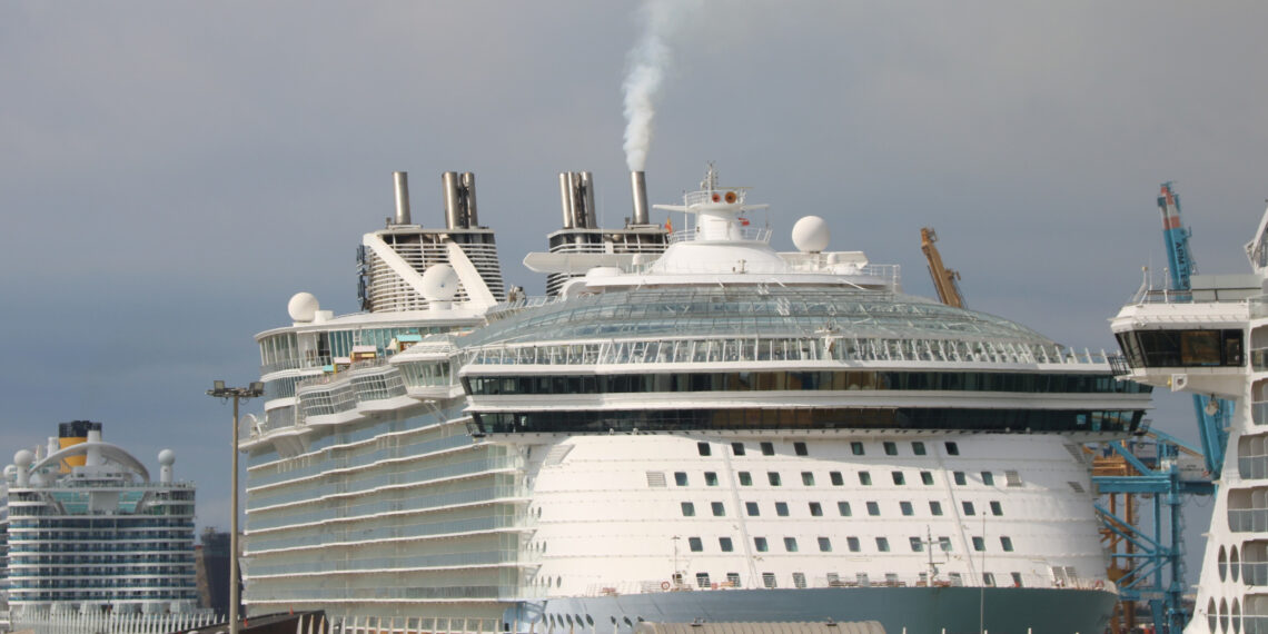 Un crucero atracado en el Puerto de Barcelona, líder europeo del sector / ACN