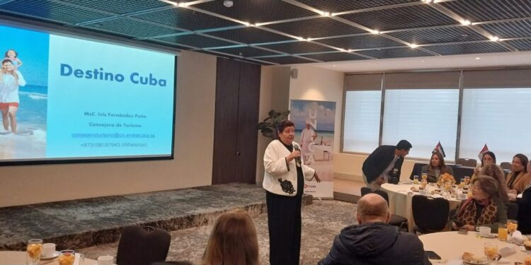 Cuba Única visitó Lima