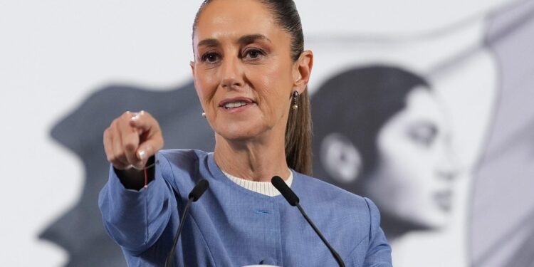 Sheinbaum afirma que viajes lujosos no tienen que ver con la Cuarta Transformación