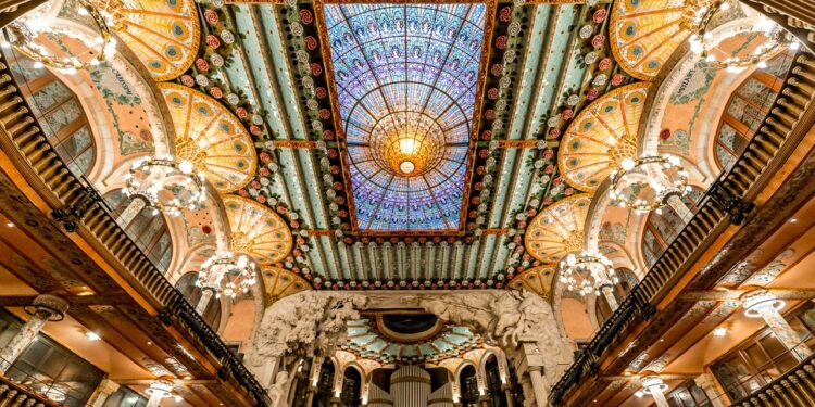 Emprender un viaje fascinante por la España Iluminada