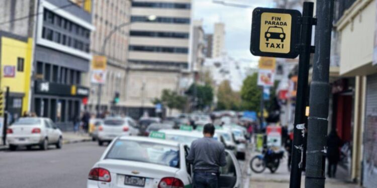 Fuerte caída de viajes y recaudación de los taxis en La Plata: los fines de semana, los más golpeados