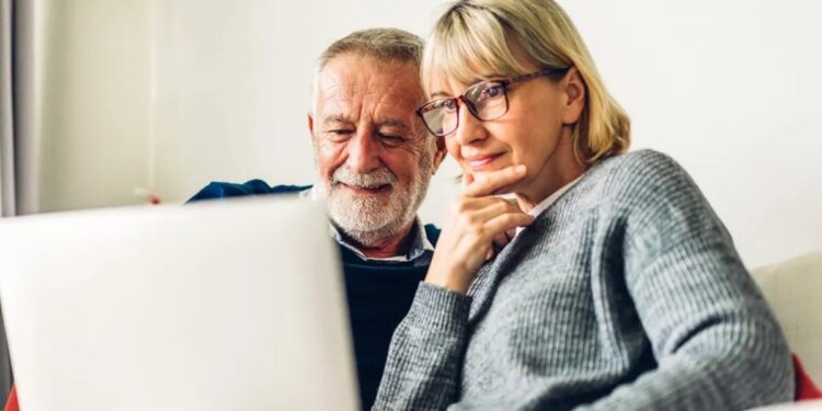 El 45% de los 'Baby Boomers' ya planifica sus viajes con Inteligencia Artificial, según Menlo Ventures