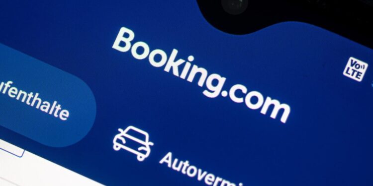 El 87% de los españoles quiere usar la IA para planificar sus viajes, según Booking.com