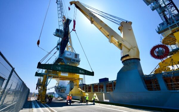Puerto de Le Havre recibe dos grúas diseñadas para atención de cruceros