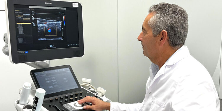 El calor, el sedentarismo y los viajes largos agravan las patologías venosas en verano - Linares28