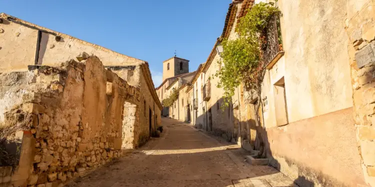 "el viajero que hasta allí llega creerá haber errado el camino"