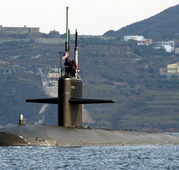 EE. UU. envía submarino nuclear y crucero de misiles cerca de Venezuela, mientras Nicolás Maduro hace juramento
