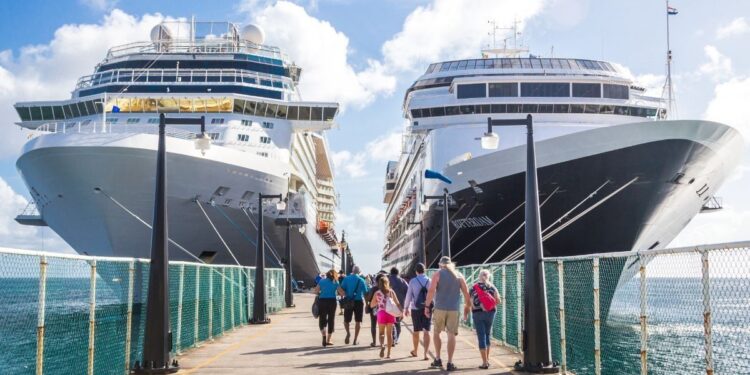 pensión completa y piscina para relajarse a bordo