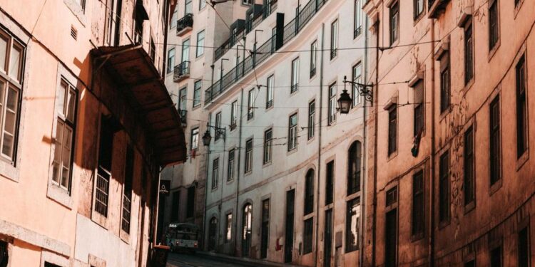 Este destino europeo está revolucionando el &#039;viajar solo&#039; y está a solo dos horas de Badajoz