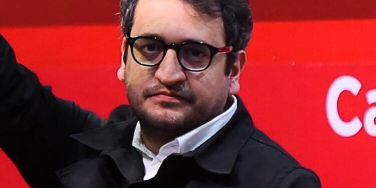 Morena no reporta gastos de 96 viajes del hijo de AMLO