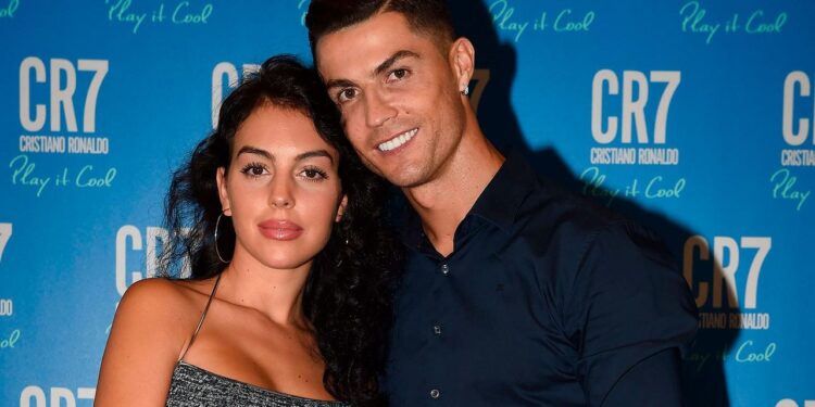 Georgina Rodríguez se compromete con Cristiano Ronaldo y así es su impresionante anillo
