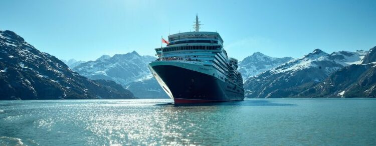 Cunard presenta al actor Hugh Bonneville como orador de Insight a bordo de Queen Elizabeth.