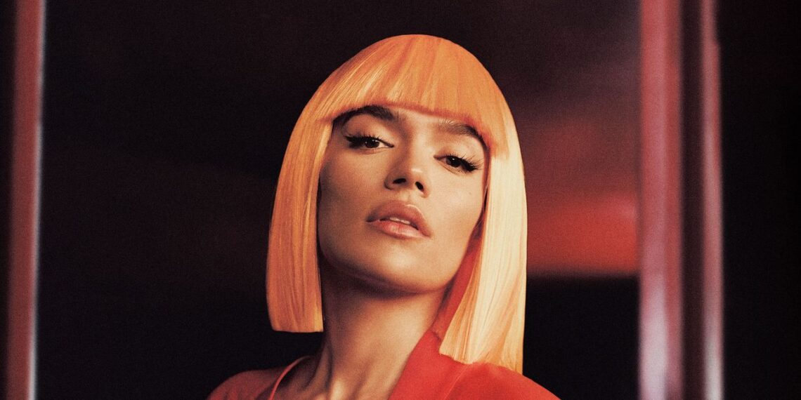 Karol G es la primera cantante latina en actuar en el famoso Crazy Horse de París