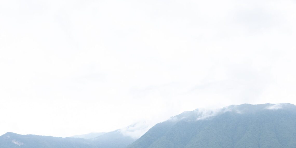 The Bride and Groom Hosted Just 9 Family Members for an Intimate Hindu Wedding in Lake Como