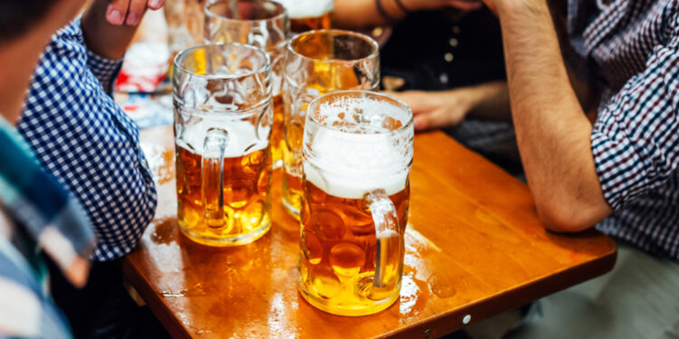 Estas son las 10 mejores ciudades de Europa para beber cerveza (¡y Barcelona está en lo alto del ranking!)