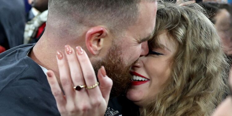 Las sandalias de Taylor Swift para comprometerse con Travis Kelce son las más elegantes en verano 2025