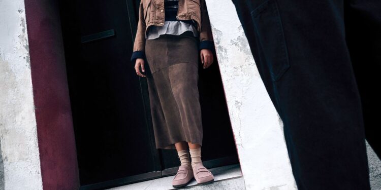 Mocasines de ante, el modelo inesperado y cómodo que debes llevar en verano 2025