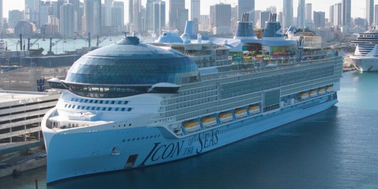 Pasajero de Royal Caribbean resulta herido por tobogán acuático – Telemundo Puerto Rico