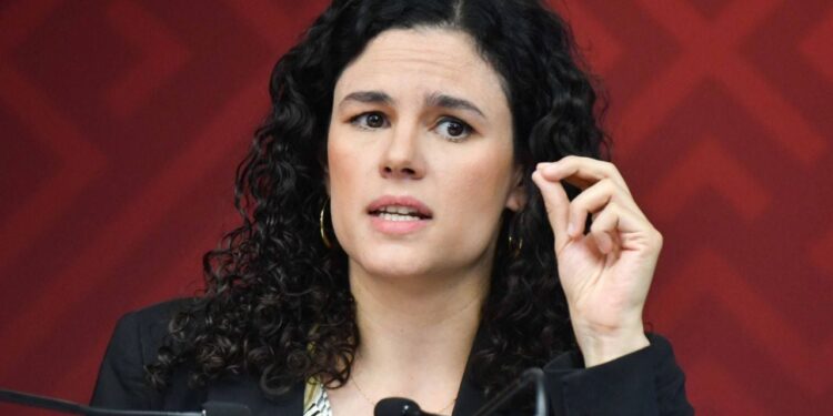 "No hay ningún delito": Luisa María Alcalde descarta sanciones desde Morena contra sus líderes por viajes de lujo